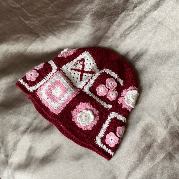 Pink and white crochet beanie - Picture 2 of 3